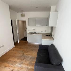 Studio to rent in Acton, W3 6QZ £1350 pcm