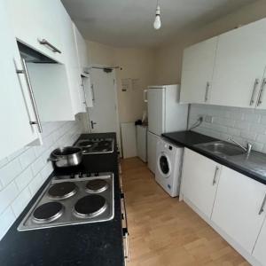 Studio to rent in Croydon, CR0 2UX £950 pcm